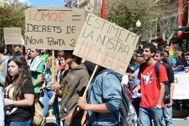 Üniversite öğrencileri ve Alicante üniversite öğrencileri protesto gösterisi