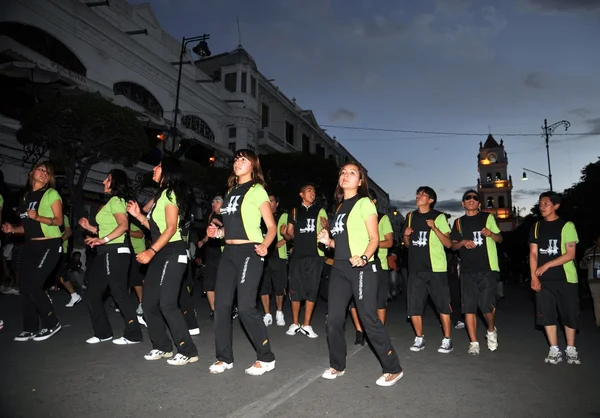 The inhabitants of the city during the carnival in honor of the virgin of Guadalupe. — Stock Photo, Image