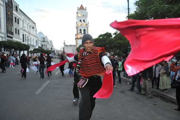 Virgin Guadalupe onuruna Karnaval sırasında şehrin sakinleri. — Stok fotoğraf