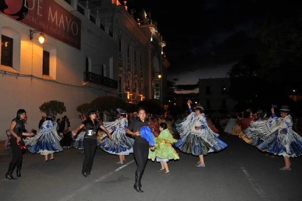 Los habitantes de la ciudad durante el carnaval en honor a la virgen de Guadalupe . — Foto de Stock