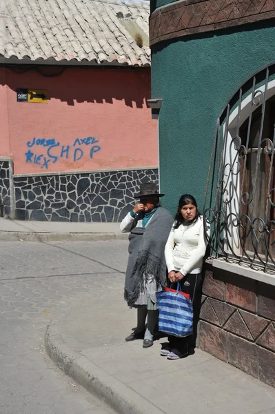 Habitantes locales en las calles de la ciudad —  Fotos de Stock