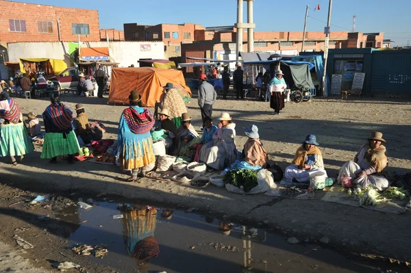 Kvinnor säljer på gatan la Paz. — Stockfoto