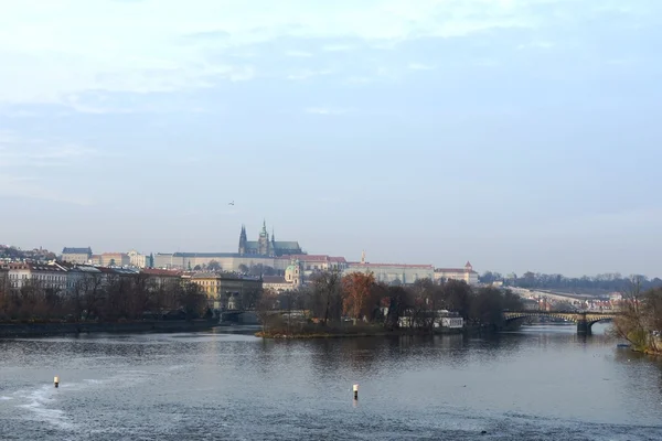 Praga. Vltava rzeka — Zdjęcie stockowe