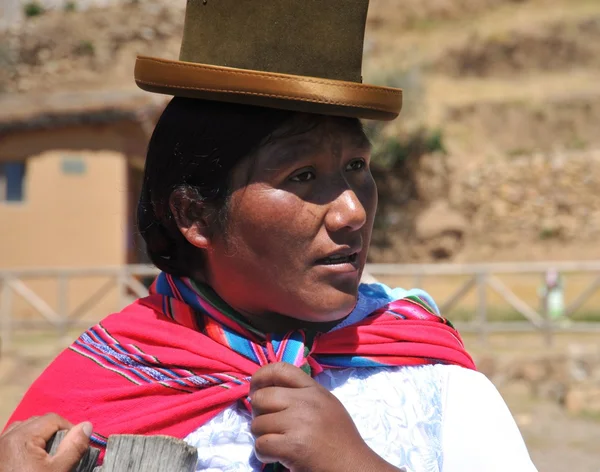 Unknown woman on the island of the Sun. — Stock Photo, Image