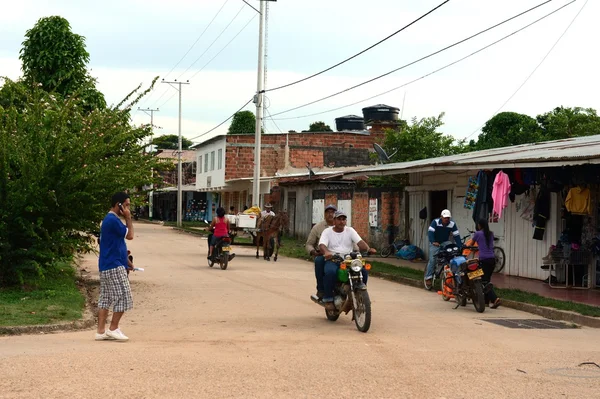 The locals on the streets of the town. — Stock Photo, Image