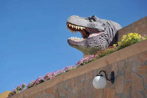 Great dinosaur Park, where traces of these ancient reptiles — Stock Photo, Image