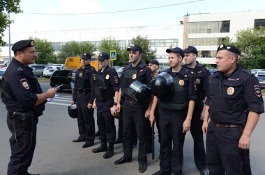 Polis memurları talimat