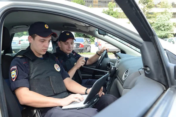 Polis devriye arabası.