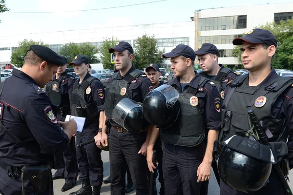 Pouczając policjantów. — Zdjęcie stockowe