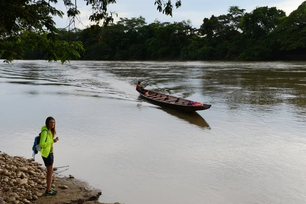 Toeristen op de rivier Guayabero. — Stockfoto