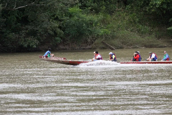 Toeristen op de rivier Guayabero. — Stockfoto