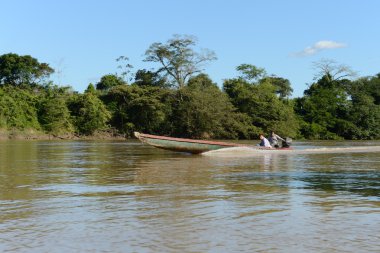 Yerliler Guayabero nehrinde.