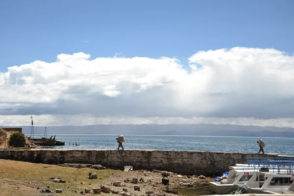 Sun Island lake Titicaca üzerinde yer alır. — Stok fotoğraf