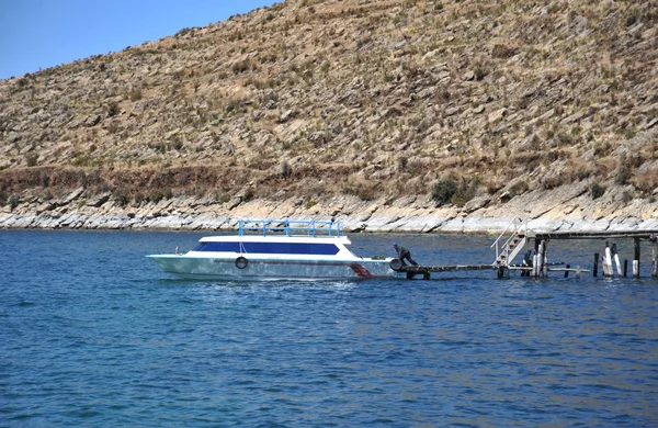 Sun Island lake Titicaca üzerinde yer alır. — Stok fotoğraf