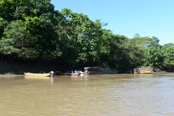 The locals on the river  Guayabero. — Stock Photo, Image