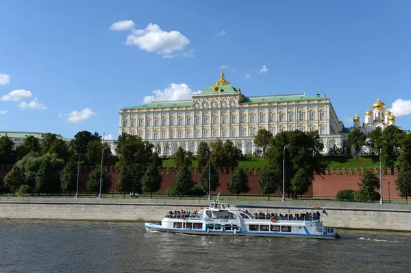 Druh na řece Moskva Kreml a moskva. — Stock fotografie