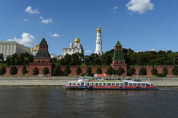 Kreml a moskva řeka. — Stock fotografie