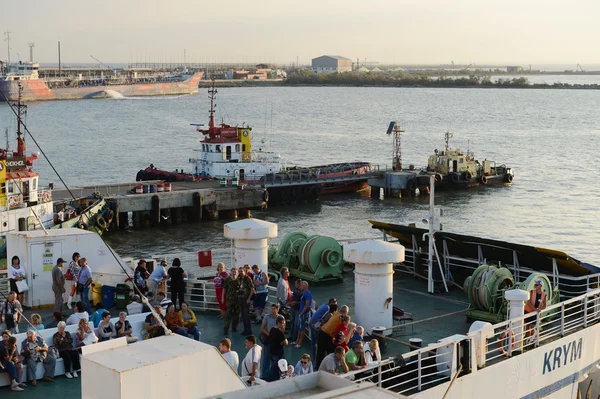 Passagiers op de Kertsj veerboot — Stockfoto