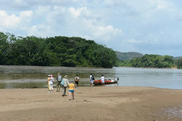 Toeristen op de rivier Guayabero — Stockfoto