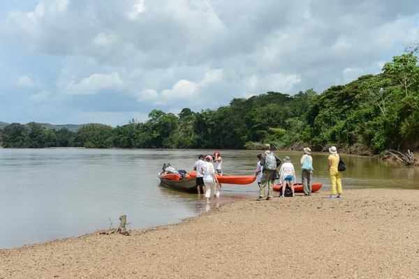 Turisti sul fiume Guayabero — Foto Stock