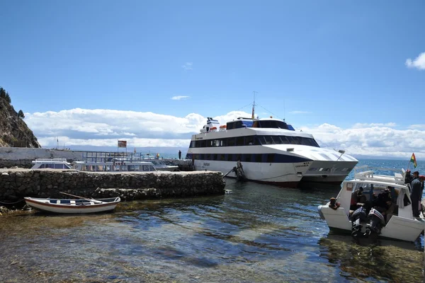 Sun Island lake Titicaca üzerinde yer alır — Stok fotoğraf