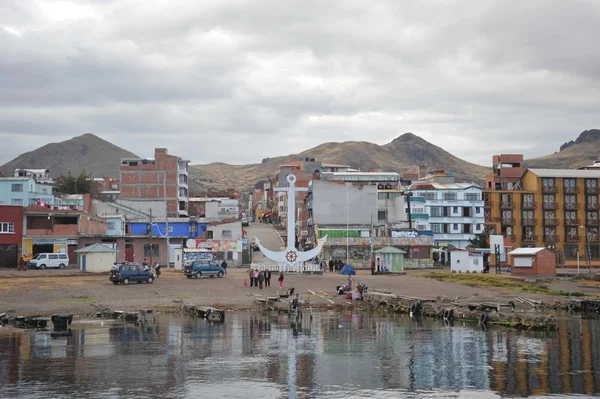 Městečko Copacabana na jezeře Titicaca. — Stock fotografie