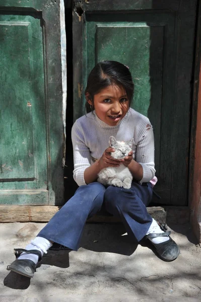 Niños no identificados en la calle de Potosí . — Foto de Stock