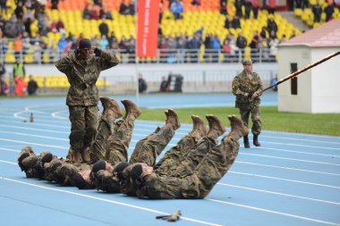Eğitim Stadyumu'nda özel kuvvetler göstermek