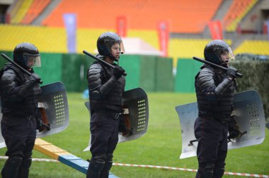 Polis stadyumda.