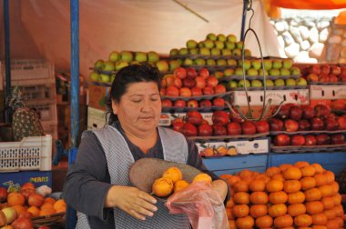 Sucre piyasada ticaret.