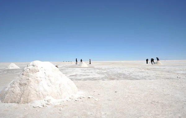 Produzione di sale sulle saline di Uyuni — Foto Stock