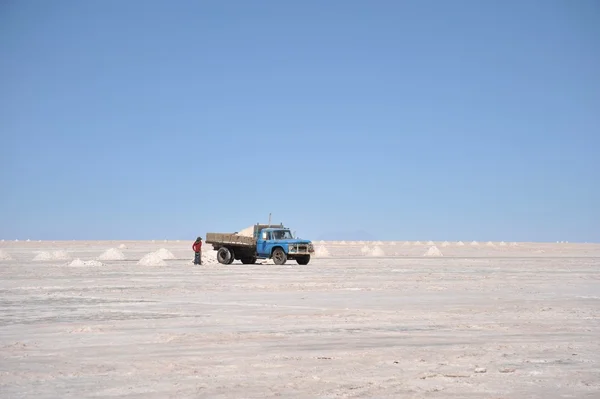 Production de sel sur les salines d'Uyuni — Photo