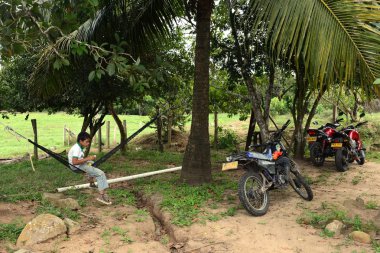 Caddesi'nde kimliği belirsiz erkek.