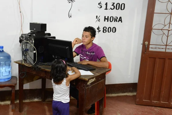 In an Internet cafe La Macarena. — Stock Photo, Image