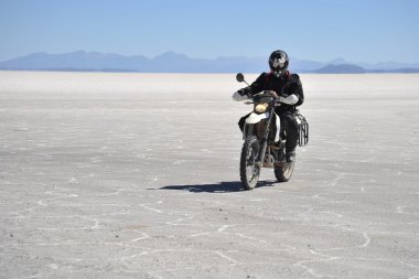 Uyuni tuz daireler, turistlere Altiplano Tuz Gölü kurudu