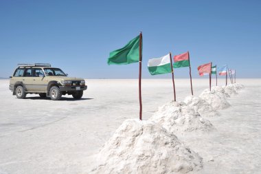 Uyuni tuz daireler, turistlere Altiplano Tuz Gölü kurudu