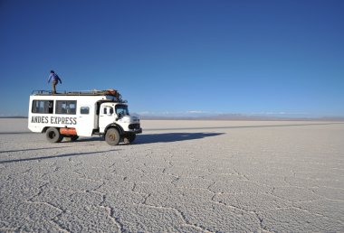 Uyuni tuz daireler, turistlere Altiplano Tuz Gölü kurudu