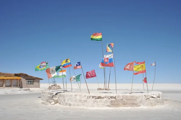 Zout hotel voor toeristen op de zoutvlakten Uyuni — Stockfoto