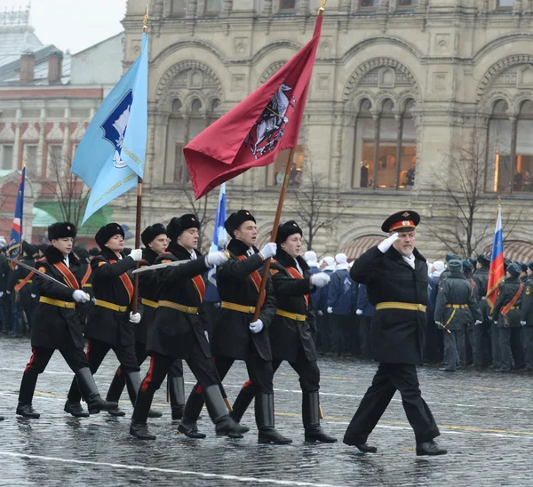 De cadetten van de Moskou Cossack corps op parade op 7 November 2014 op het Rode plein — Stockfoto