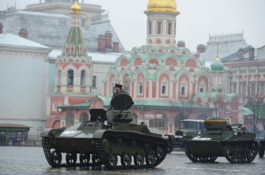 geçit töreni-imar Moskova Kızıl meydanında tarihi askeri donanım.