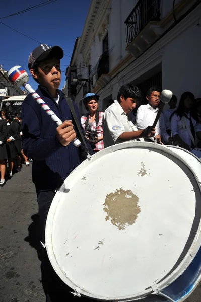 De inwoners van de stad tijdens het carnaval ter ere van de Maagd van guadalupe. — Stockfoto