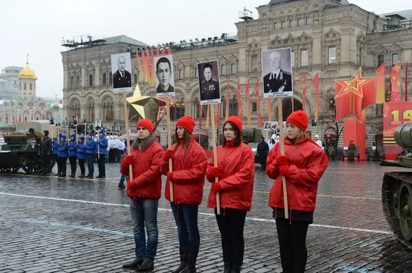 Święto Parada zabytkowych na 7 listopada 1941 na placu czerwonym w Moskwie. — Zdjęcie stockowe