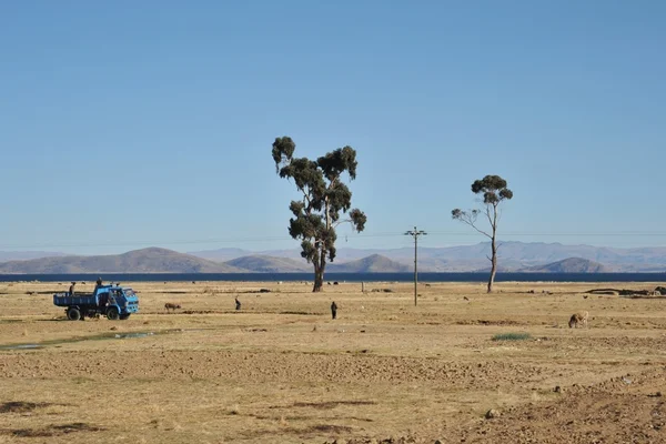 Surroundings mountain lake Titicaca — Stock Photo, Image