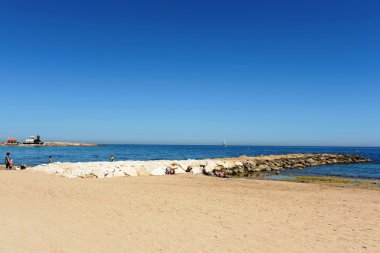 Torrevieja şehirde plaj alanı.