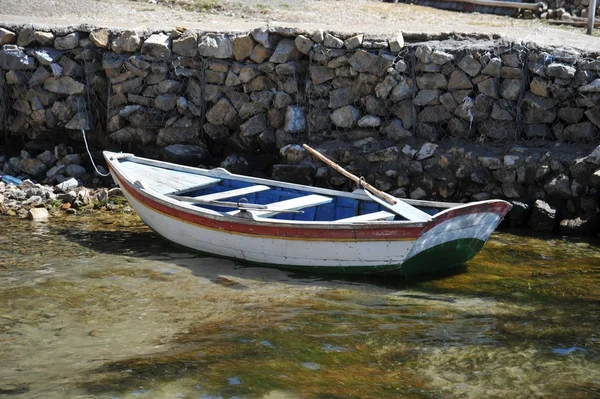 喀喀湖上的船 — 图库照片