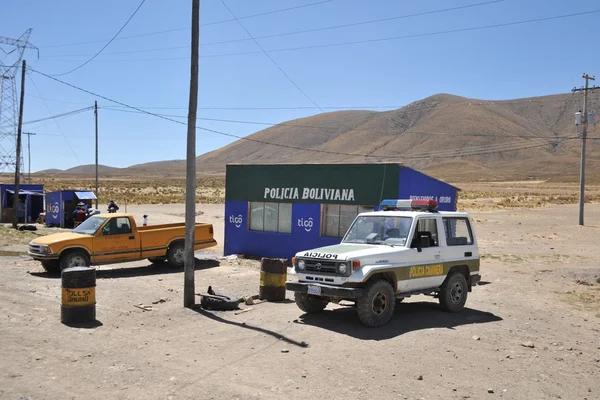Po policji na drogach w Altiplano. — Zdjęcie stockowe