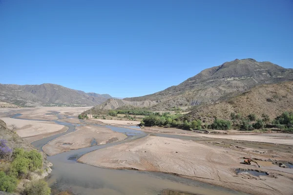 Altiplano nehirde dağ