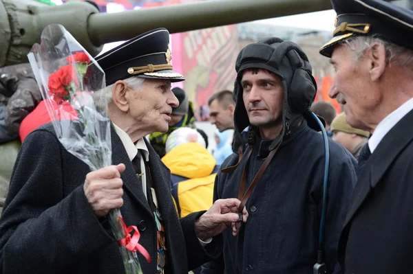 Geçit töreni 7 Kasım 1941'de Kızıl Meydan Ivan Bobarykin üzerinde katılımcıların