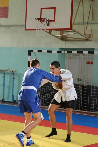 Μαθήματα στην Σάμπο στο γυμναστήριο στο στρατιωτικό σχολείο Novocherkassk Suvorov του Υπουργείου Εσωτερικών Υποθέσεων της Ρωσικής Ομοσπονδίας. — Φωτογραφία Αρχείου