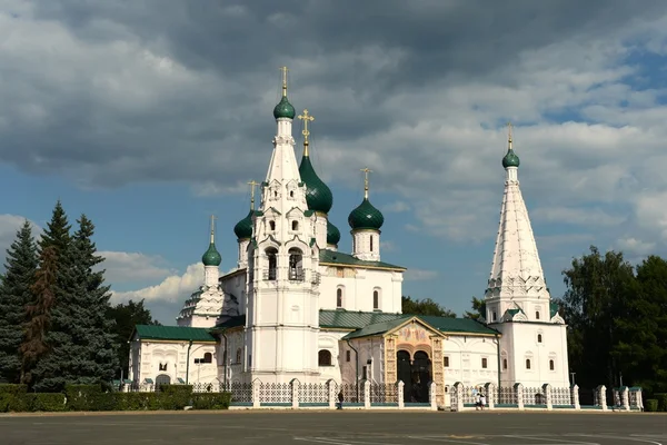 Church of Elijah the Prophet at Yaroslavl in summer. — Stock Photo, Image